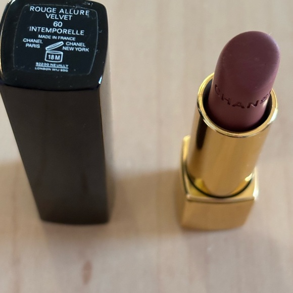 NWOT-2 tubes Chanel Rouge Allure Velvet lipsticks - 2 tubes - Picture 7 of 11